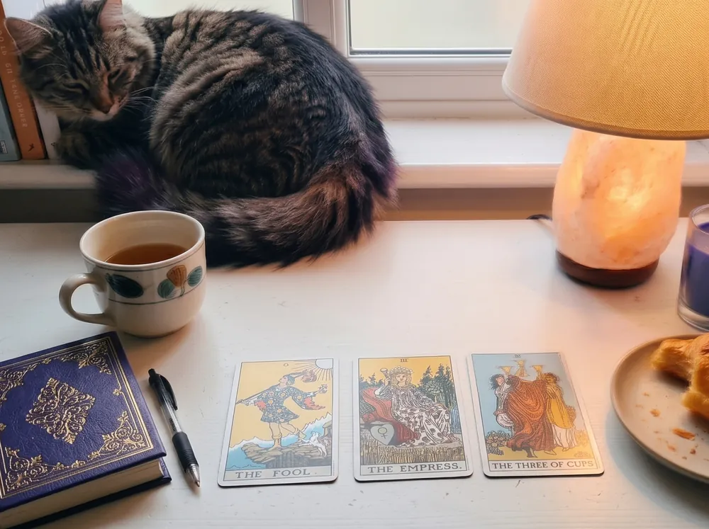 Karty tarota Auressa Tarot – atmosfera dyskretnego rozkładu online 3